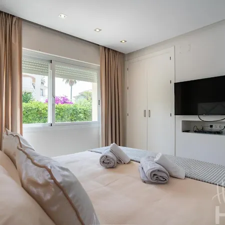 Holidays & Beachfront , Sea Views,3 Bedrooms