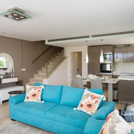 Holidays & Beachfront , Sea Views,3 Bedrooms