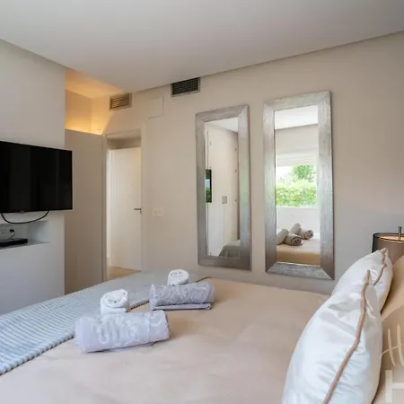 Holidays & Beachfront , Sea Views,3 Bedrooms Апартаменти Марбелья