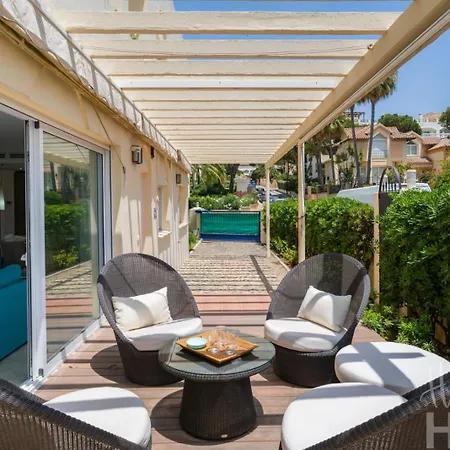 Holidays & Beachfront , Sea Views,3 Bedrooms *