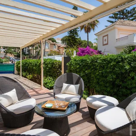 Апартаменти Holidays & Beachfront , Sea Views,3 Bedrooms Марбелья
