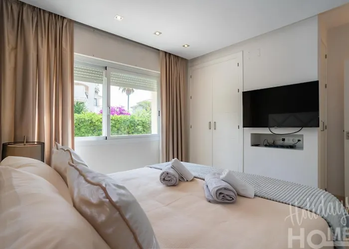 Beachfront, Sea Views, Swimming Pool, 3 Bedrooms