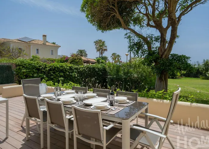 Beachfront, Sea Views, Swimming Pool, 3 Bedrooms Marbella
