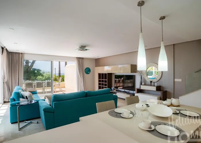 Beachfront, Sea Views, Swimming Pool, 3 Bedrooms Appartamento