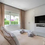 Holidays & Beachfront , Sea Views,3 Bedrooms