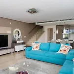 Holidays & Beachfront , Sea Views,3 Bedrooms *
