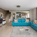 דירה Holidays & Beachfront , Sea Views,3 Bedrooms *