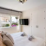 Holidays & Beachfront , Sea Views,3 Bedrooms *