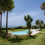 Appartement Holidays & Beachfront , Sea Views,3 Bedrooms