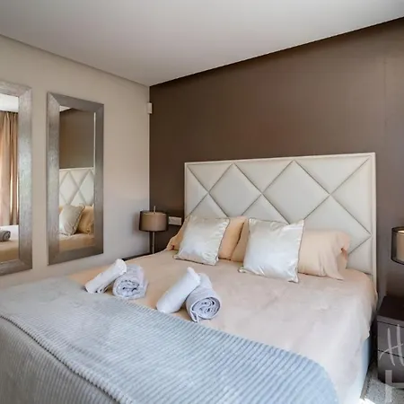 Beachfront, Sea Views, Swimming Pool, 3 Bedrooms *