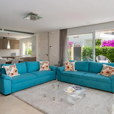 Holidays & Beachfront , Sea Views,3 Bedrooms Marbella