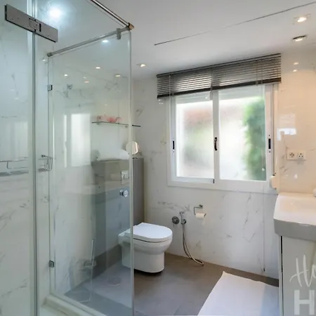 Holidays & Beachfront Neptuno Ii, Garden, Beach, Pool ,elviria ,marbella ماربيا