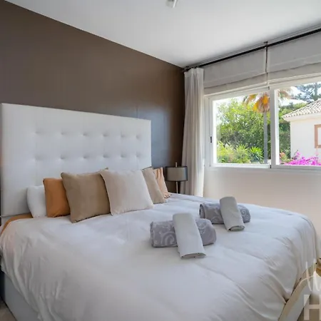 Holidays & Beachfront , Sea Views,3 Bedrooms