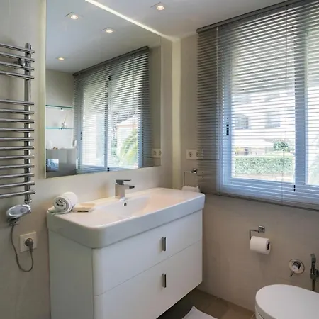 Apartament Holidays & Beachfront , Sea Views,3 Bedrooms Marbella