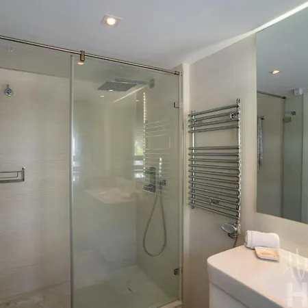 شقة Holidays & Beachfront Neptuno Ii, Garden, Beach, Pool ,elviria ,marbella *