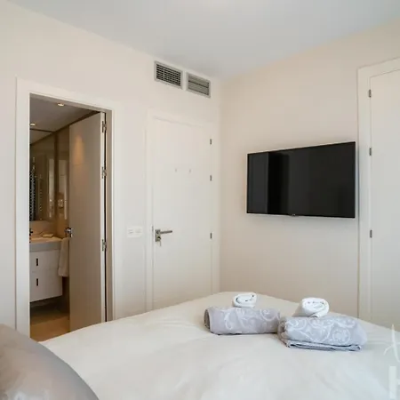 Holidays & Beachfront , Sea Views,3 Bedrooms