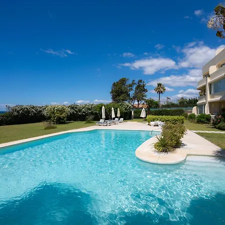 Beachfront, Sea Views, Swimming Pool, 3 Bedrooms *