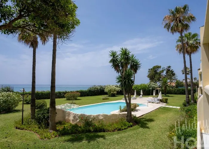Beachfront, Sea Views, Swimming Pool, 3 Bedrooms Apartament *