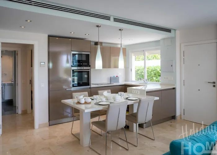 Beachfront, Sea Views, Swimming Pool, 3 Bedrooms Apartament *
