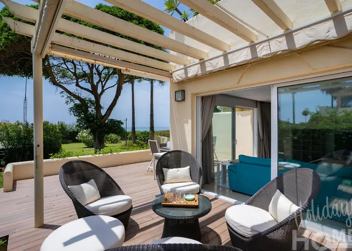 Beachfront, Sea Views, Swimming Pool, 3 Bedrooms * Marbella