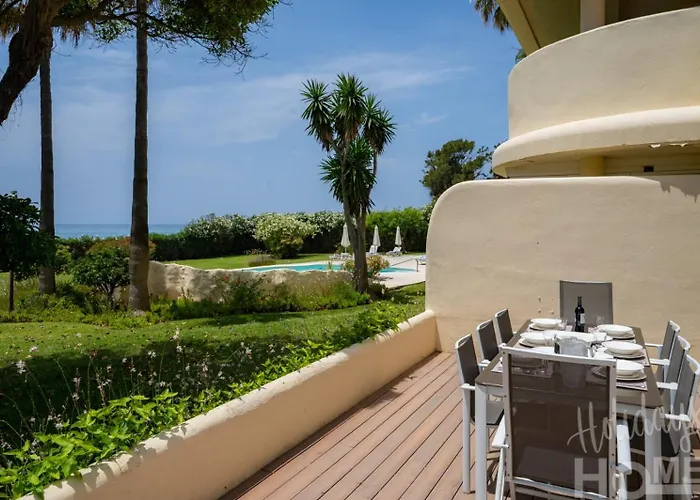 Beachfront, Sea Views, Swimming Pool, 3 Bedrooms Apartment Marbella