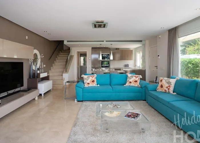 דירה Beachfront, Sea Views, Swimming Pool, 3 Bedrooms *