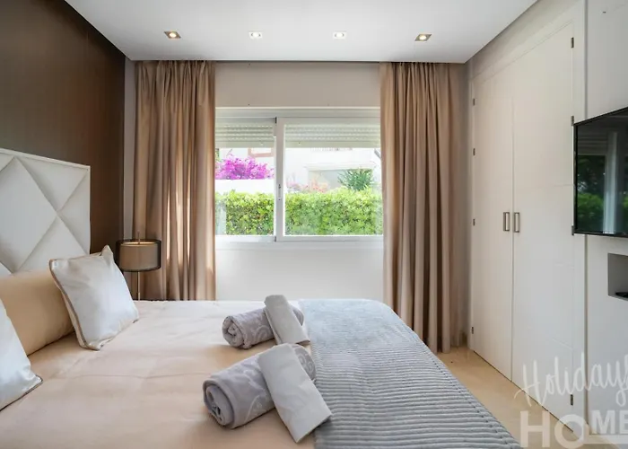 Beachfront, Sea Views, Swimming Pool, 3 Bedrooms * Marbella