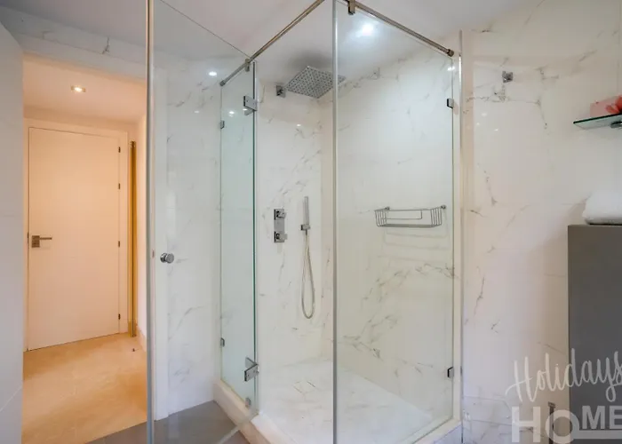 Beachfront, Sea Views, Swimming Pool, 3 Bedrooms * Marbella