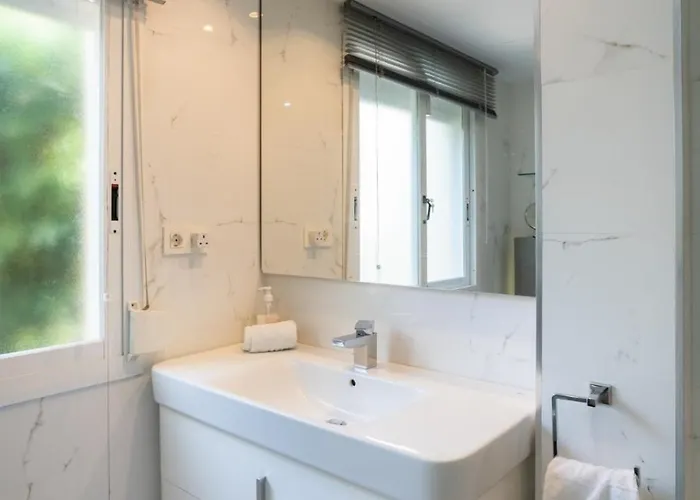 דירה Beachfront, Sea Views, Swimming Pool, 3 Bedrooms *