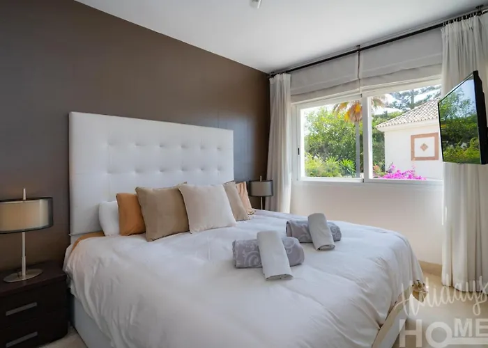 Beachfront, Sea Views, Swimming Pool, 3 Bedrooms
