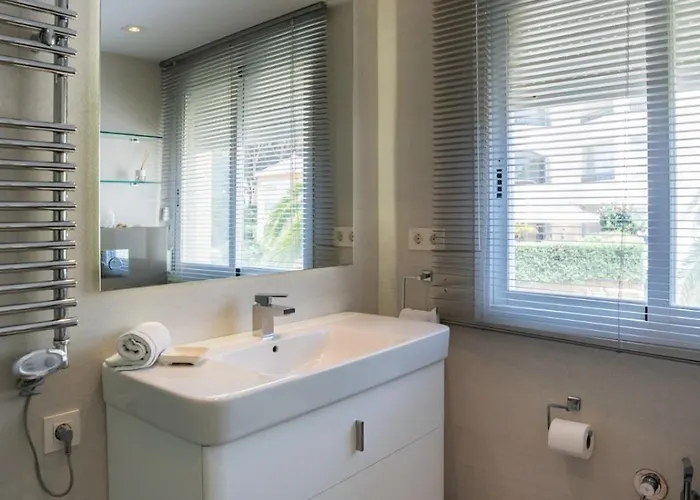 דירה Beachfront, Sea Views, Swimming Pool, 3 Bedrooms מארבלה