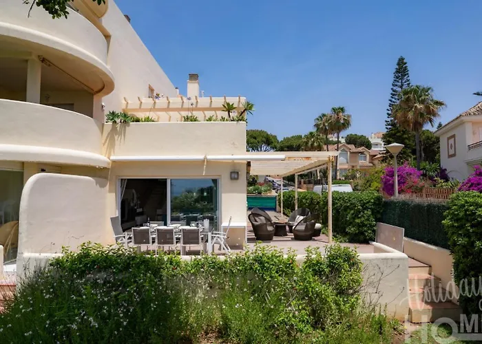 Beachfront, Sea Views, Swimming Pool, 3 Bedrooms * Marbella