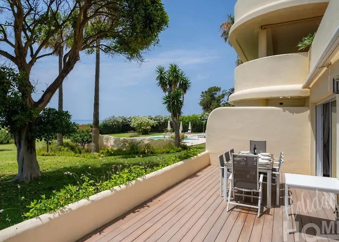 דירה Beachfront, Sea Views, Swimming Pool, 3 Bedrooms מארבלה