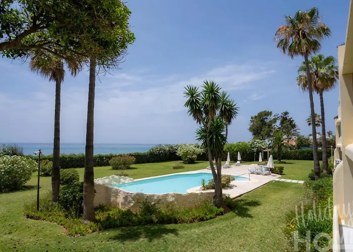 Apartament Beachfront, Sea Views, Swimming Pool, 3 Bedrooms