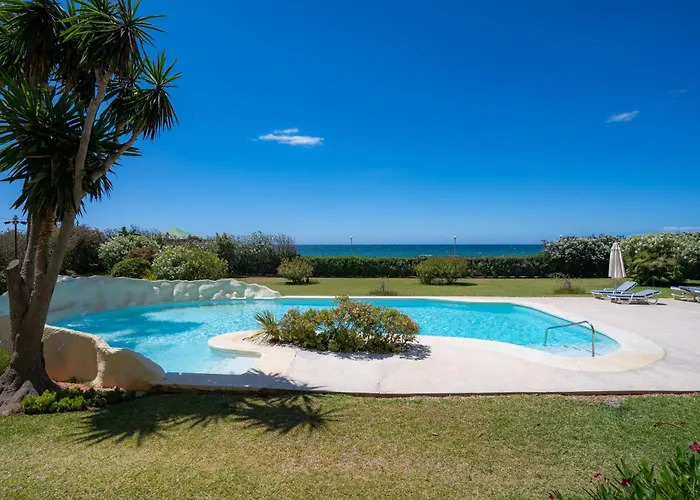 Beachfront, Sea Views, Swimming Pool, 3 Bedrooms Apartment Marbella