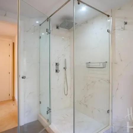 شقة Beachfront, Sea Views, Swimming Pool, 3 Bedrooms ماربيا