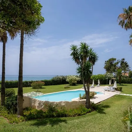 Beachfront, Sea Views, Swimming Pool, 3 Bedrooms شقة *