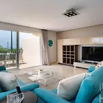 Holidays & Beachfront , Sea Views,3 Bedrooms Apartment Marbella