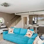 Holidays & Beachfront , Sea Views,3 Bedrooms