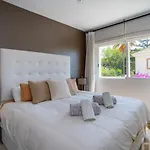 Holidays & Beachfront , Sea Views,3 Bedrooms