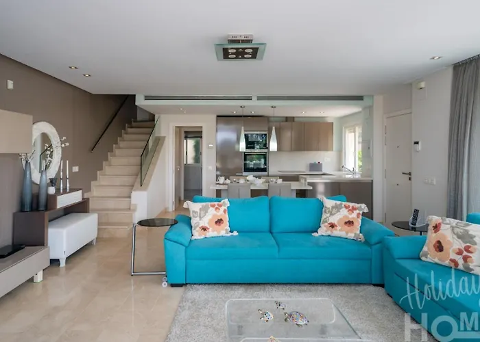 Beachfront, Sea Views, Swimming Pool, 3 Bedrooms Apartman