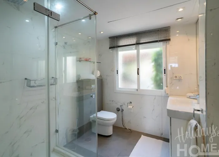 Beachfront, Sea Views, Swimming Pool, 3 Bedrooms Marbella