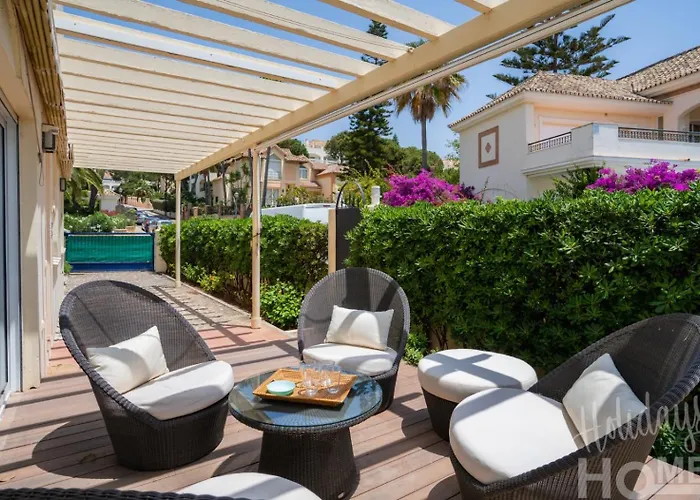 Apartman Beachfront, Sea Views, Swimming Pool, 3 Bedrooms Marbella